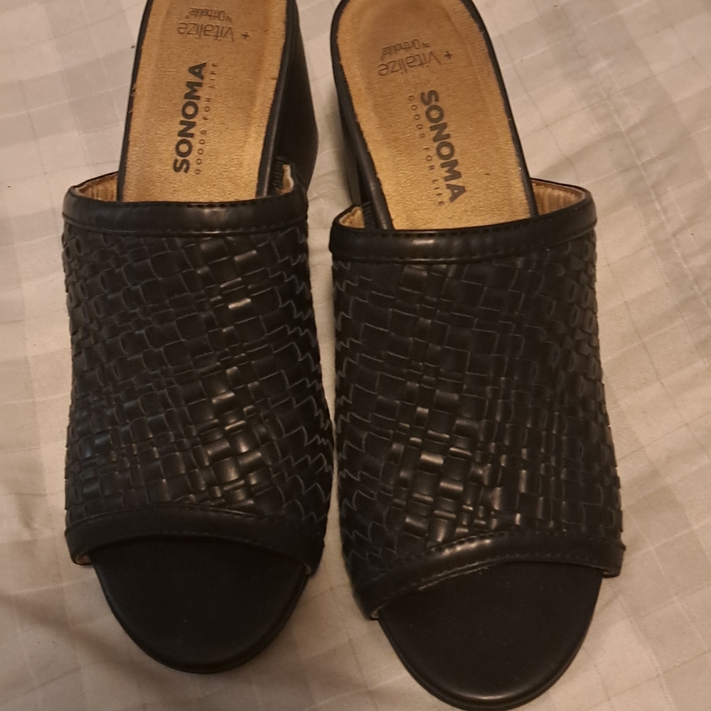 Women's heels.Sonoma brand worn once. Black leather size 8.